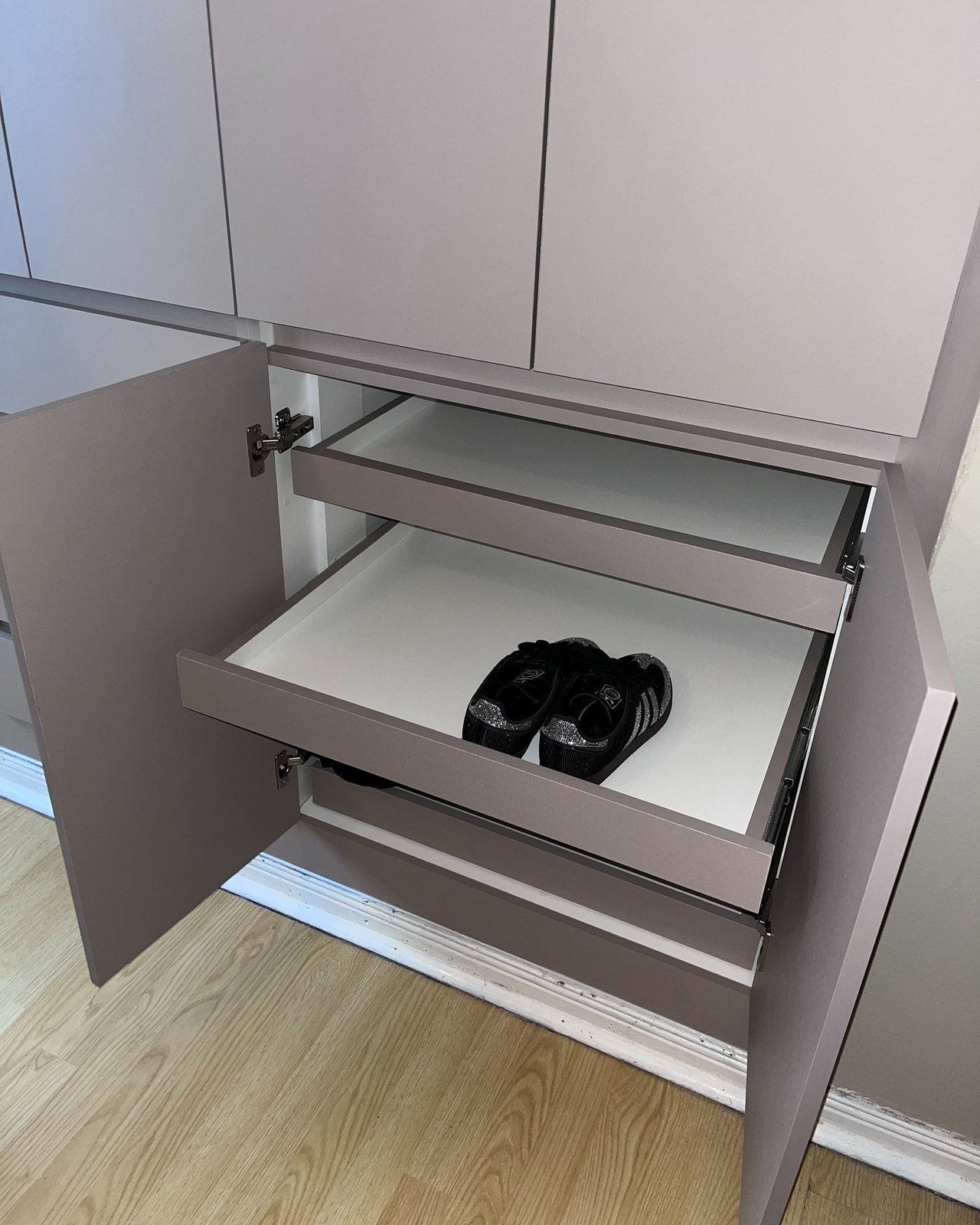 Closet a medida con cajonera interior — Moblix, muebles a medida
