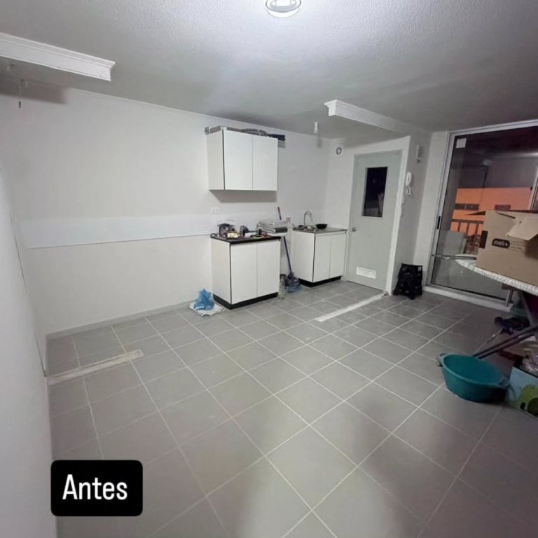 Cocina con península listonada y LED, Peñuelas, Coquimbo