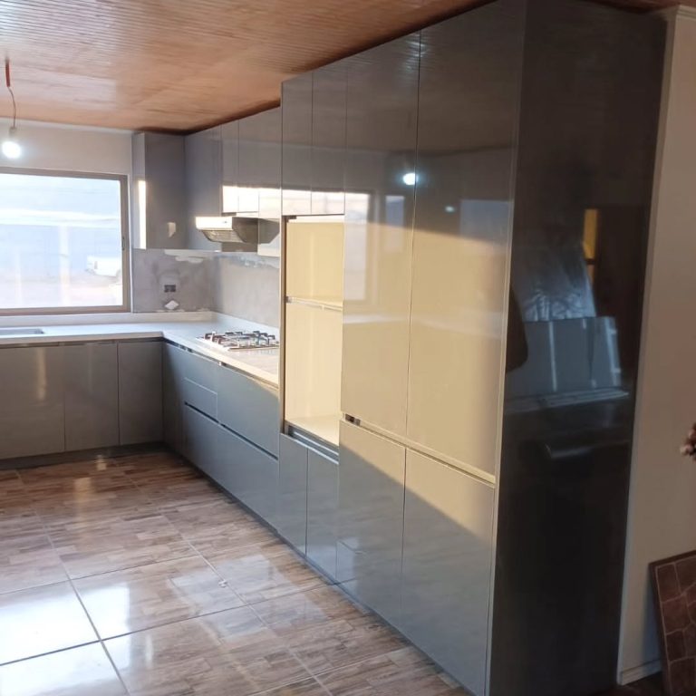 Cocina en U alto brillo grafito, Tambillos, Coquimbo