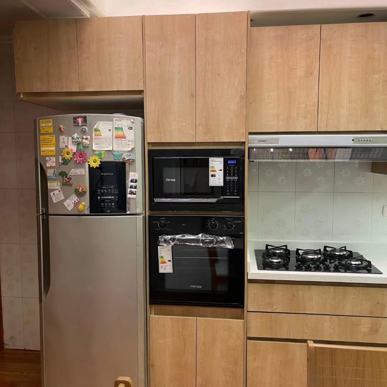 Cocina Roble cálido con torre de hornos, Coquimbo