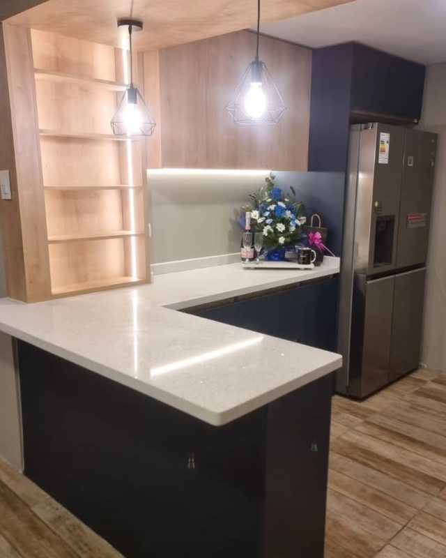 Cocina Roble Rústico y Taupe — Moblix, muebles a medida