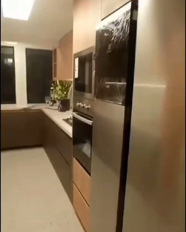 Cocina Titanium y Roble Rústico — Moblix, muebles a medida